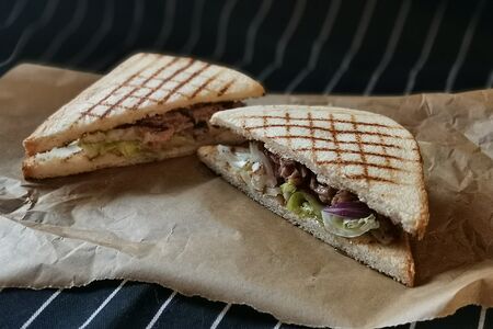 Сэндвич с тунцом