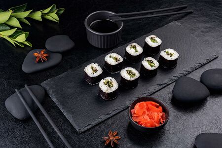 Ролл с огурцом