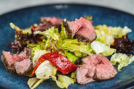 Салат с ростбифом