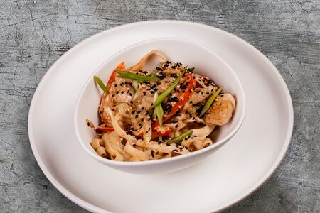 Удон с курицей