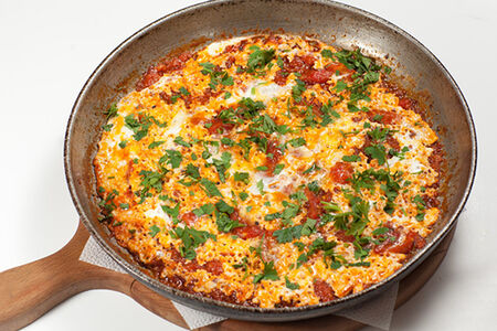 Яичница с помидорами