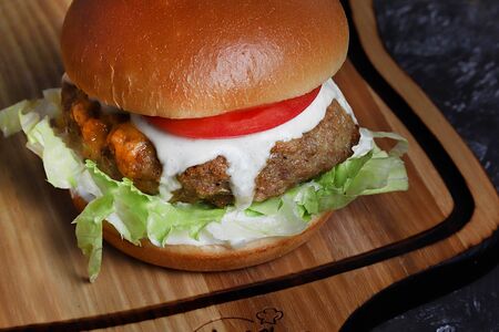 Бургер с куриной котлетой