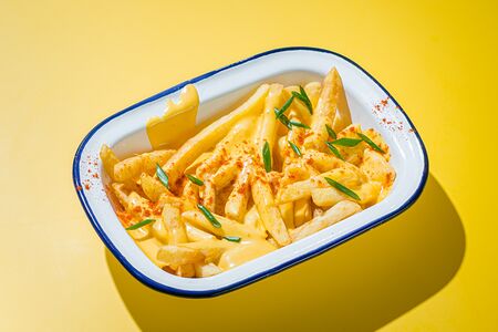 Картофель фри с сырным соусом