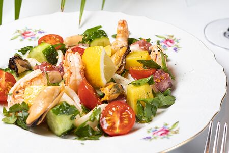 Салат с морепродуктами