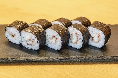 Мини-роллы с угрем