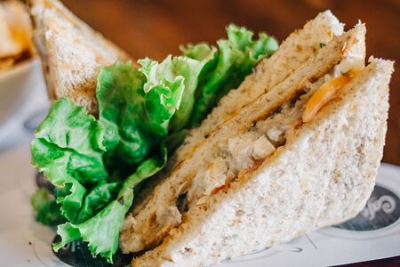 Сэндвич с тунцом