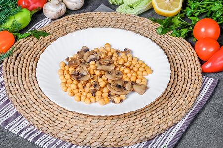 Нут с грибами