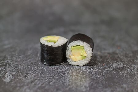 Маки с авокадо