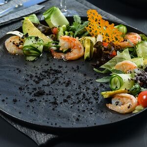 С авокадо и креветками