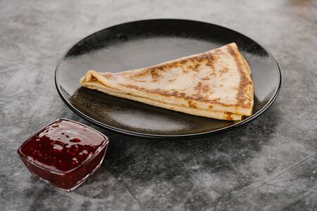 Королевский Блин с малиновым джемом