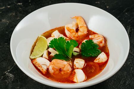 Том ям с креветками