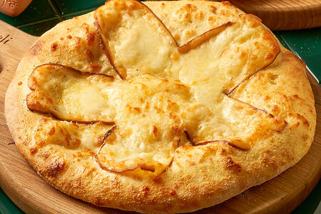 Хачапури с копченым сулугуни