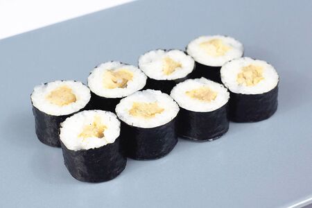 Классический ролл с угрем