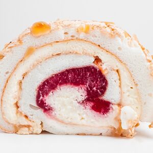 Меренговый рулет Малина-Маракуйя