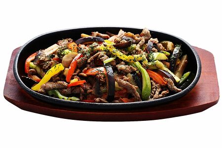 Горячая сковорода с говядиной