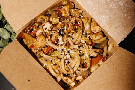 Вок со свининой Адобо