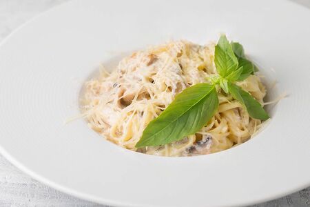 Паста с курицей и грибами