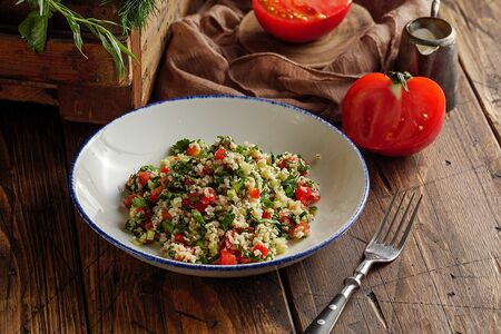 Салат табуле с зеленью и булгуром