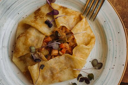 С запечённым лососем и овощами