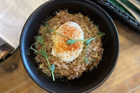 Каша гречневая с грибами, пармезаном и яйцом пашот