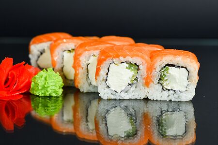 Ролл Филадельфия с огурцом