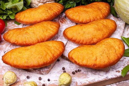 Пирожок с капустой жареный