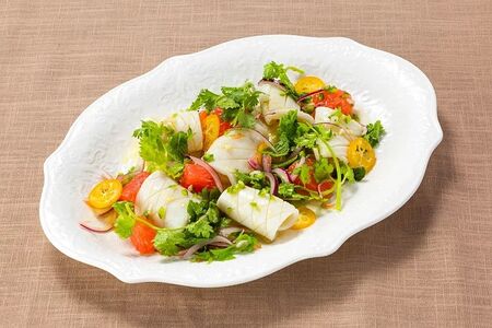 Салат с кальмаром и кумкватом