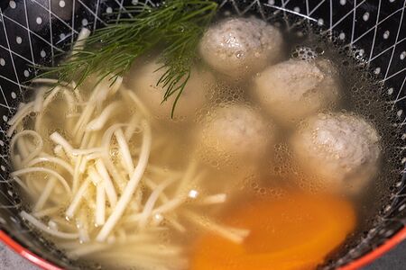 Шурпа с лапшой и куриными митболами