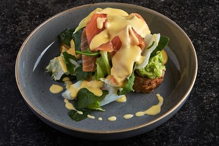 Лосось с сырным соусом