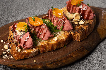 Паштет из утки с домашним вареньем и фундуком