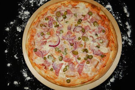 Пицца Охотничья на томатной основе