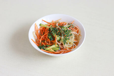 Салат с фунчозой