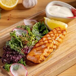 Стейк из лосося классический