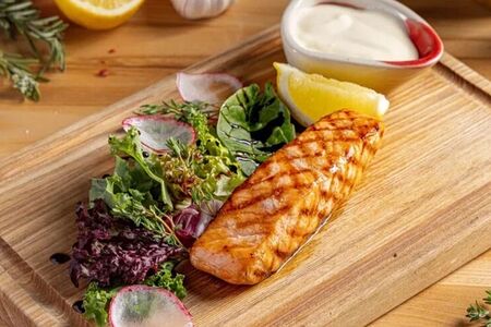 Стейк из лосося классический