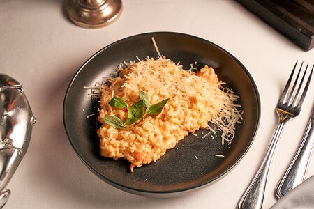 Ризотто с крабом в соусе сливочный биск с пармезаном