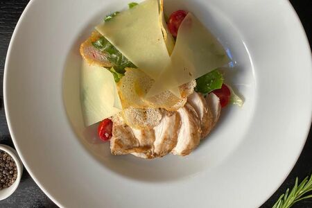 Салат Цезарь с цыпленком