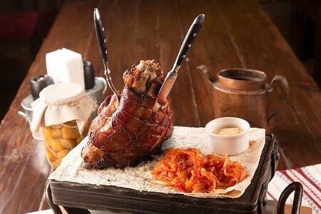 Рулька свиная с капустой