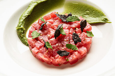 Тартар из тунца с авокадо