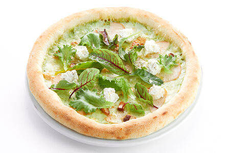 Пицца с куриным филе, белыми грибами и фермерской зеленью