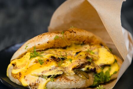 Булочка Бао с ростбифом