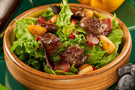 Салат с куриной печенью