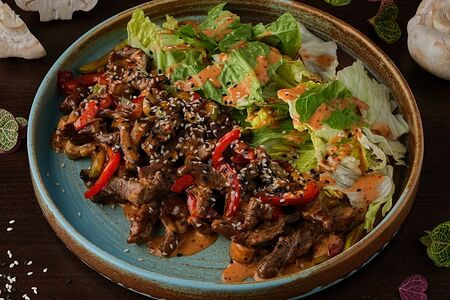 Салат теплый с телятиной