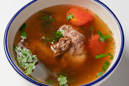 Суп из баранины, томаты, нут