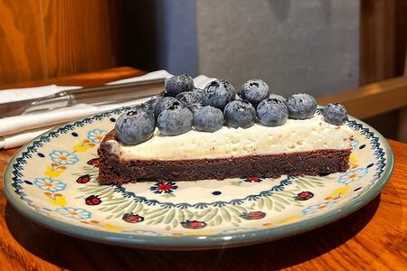 Брауни со свежей голубикой