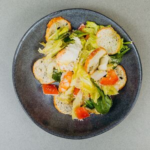 Авторский Цезарь с тигровыми креветками