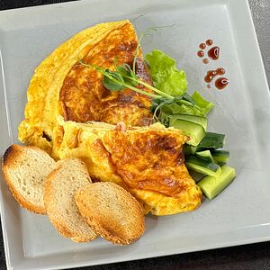 Омлет с грудинкой