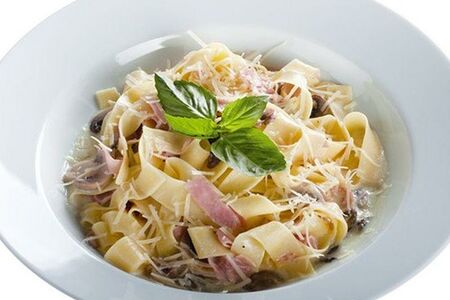 Тальятелле с грибами и ветчиной