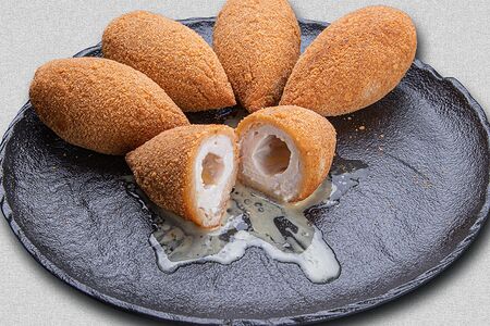 Котлета по-киевски с маслом и сыром 