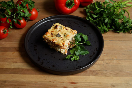 Рыба в омлете с овощами