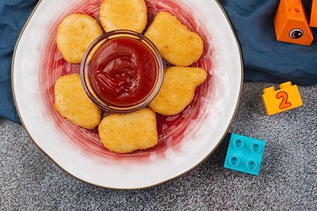 Наггетсы куриные с кетчупом